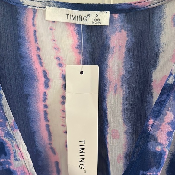 New! Timing Multicolor V-Neck Top sz Small - Picture 4 of 7